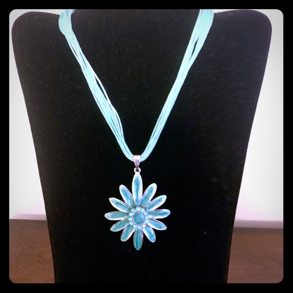 COPY - 🦋Turquoise necklace ... with diamond flowe…